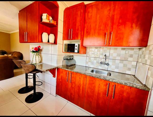 2 BEDROOM HOUSE FOR SALE IN UMLAZI C